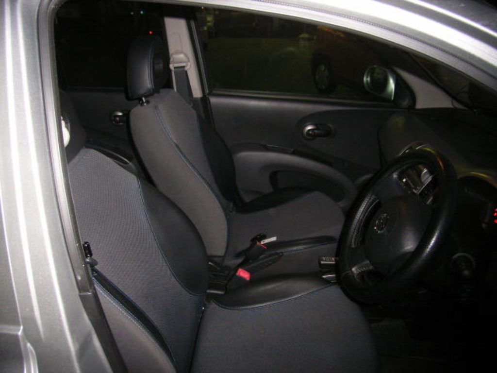 2004 Nissan March