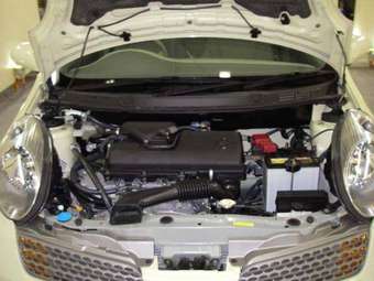 2004 Nissan March Pictures