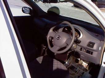 2004 Nissan March Pictures