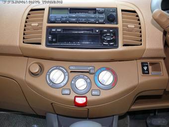 2004 Nissan March Photos
