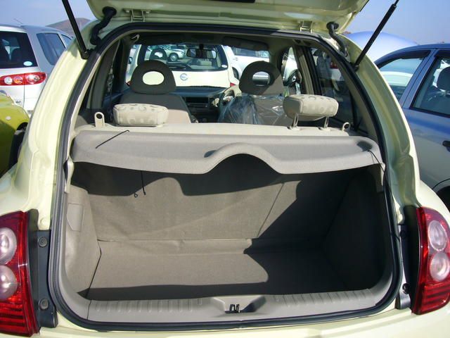2005 Nissan March
