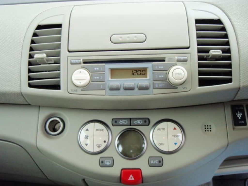 2005 Nissan March