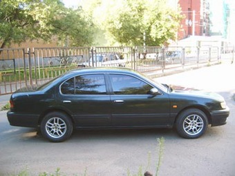 1995 Nissan Maxima Pictures