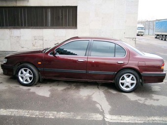 1997 Nissan Maxima Pictures