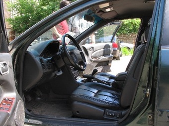 1997 Nissan Maxima Photos