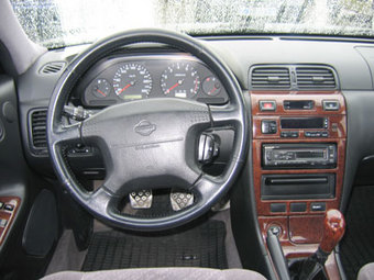 1998 Nissan Maxima Photos