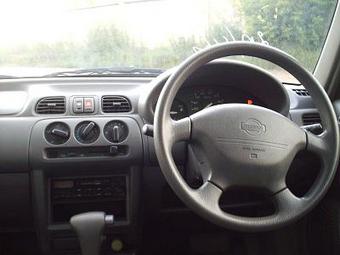 2002 Nissan Micra Pictures