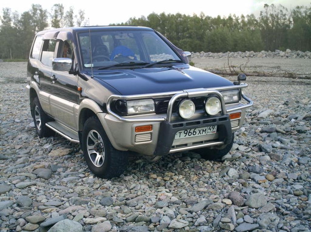 1995 Nissan Mistral