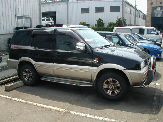 1995 Nissan Mistral Pictures