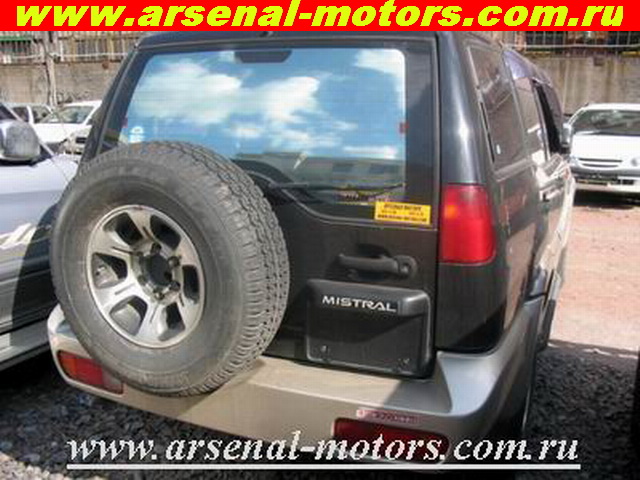 1996 Nissan Mistral Pictures