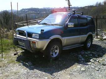 1996 Nissan Mistral Pictures