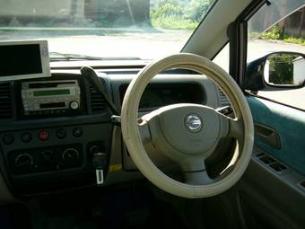 2002 Nissan Moco Pictures