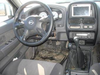 2002 Nissan Navara Photos