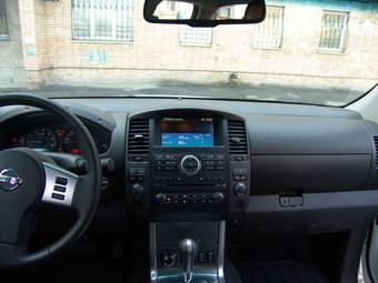 2010 Nissan Navara Photos