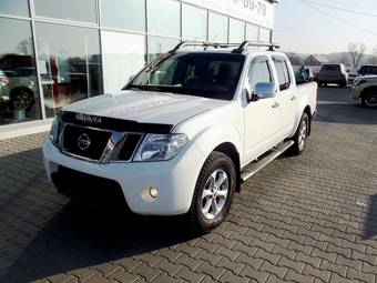 2010 Nissan Navara Images