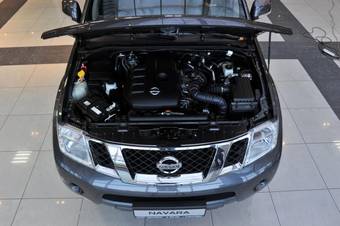 2012 Nissan Navara Images