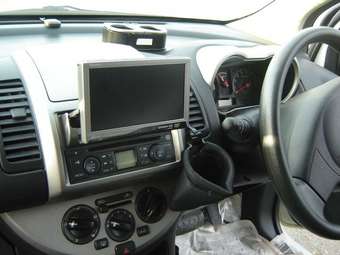 2005 Nissan Note Pictures
