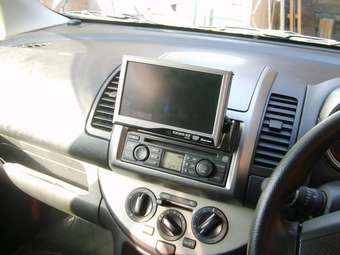 2005 Nissan Note Pics