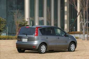 2005 Nissan Note Pictures