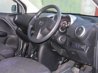 2005 Nissan Note Photos