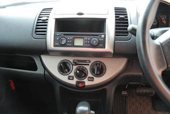 2005 Nissan Note Photos
