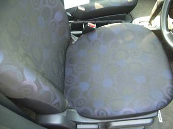 2005 Nissan Note Pictures