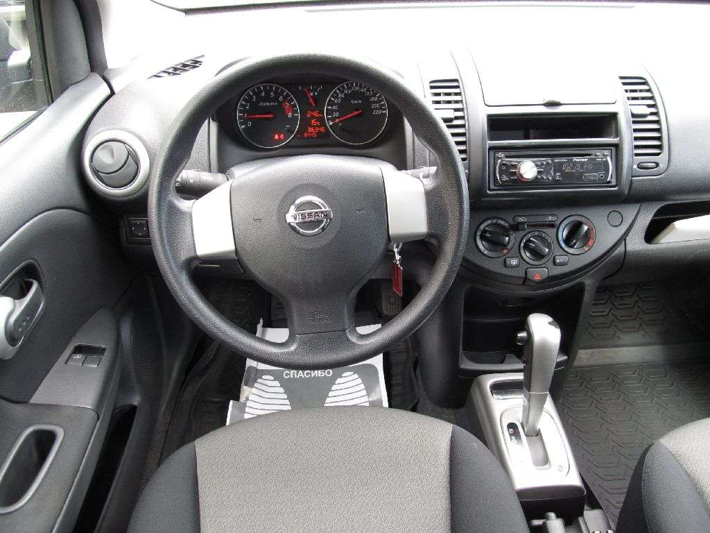 Ниссан ноут не открывается. Nissan Note 2006 панель. Nissan Note 2010 салон. Ниссан ноут 2007 торпеда. Nissan Note 2008 панель.