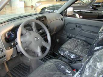 2008 Nissan NP300 Photos