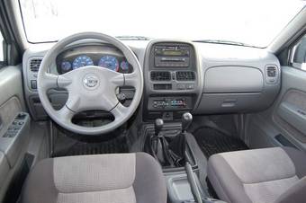 2008 Nissan NP300 Photos