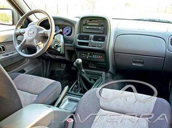 2008 Nissan NP300 Pictures