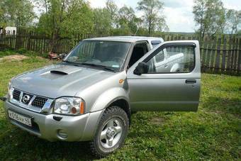 2008 Nissan NP300 Pictures