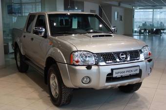 2011 Nissan NP300 Pictures