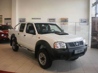2011 Nissan NP300 Pictures