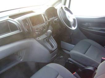 2010 Nissan NV200 Pictures