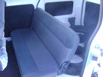2010 Nissan NV200 Pictures