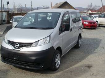 2010 Nissan NV200 Photos