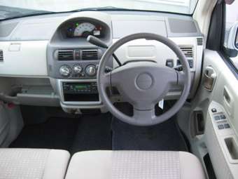 2005 Nissan Otti Pictures