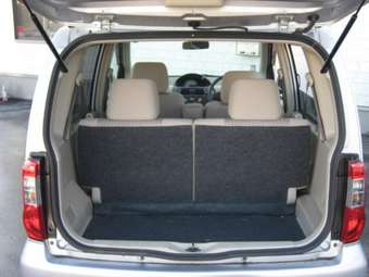 2005 Nissan Otti Pictures
