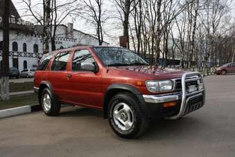 1999 Nissan Pathfinder Photos