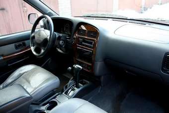 1999 Nissan Pathfinder Pictures