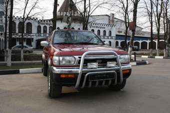 1999 Nissan Pathfinder Pictures