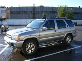 1999 Nissan Pathfinder Pictures