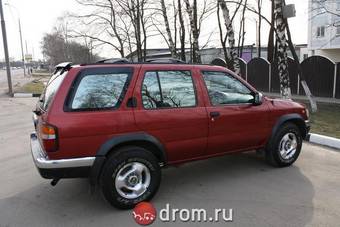 1999 Nissan Pathfinder Photos