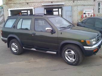 1999 Nissan Pathfinder Photos