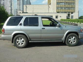 2000 Nissan Pathfinder Photos