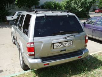 2000 Nissan Pathfinder Photos