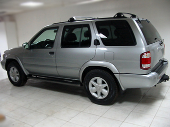 2001 Nissan Pathfinder Photos