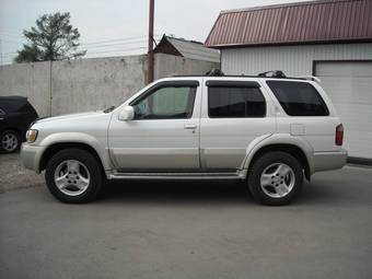 2002 Nissan Pathfinder Photos