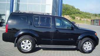 2004 Nissan Pathfinder Photos