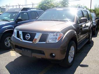 2004 Nissan Pathfinder Photos